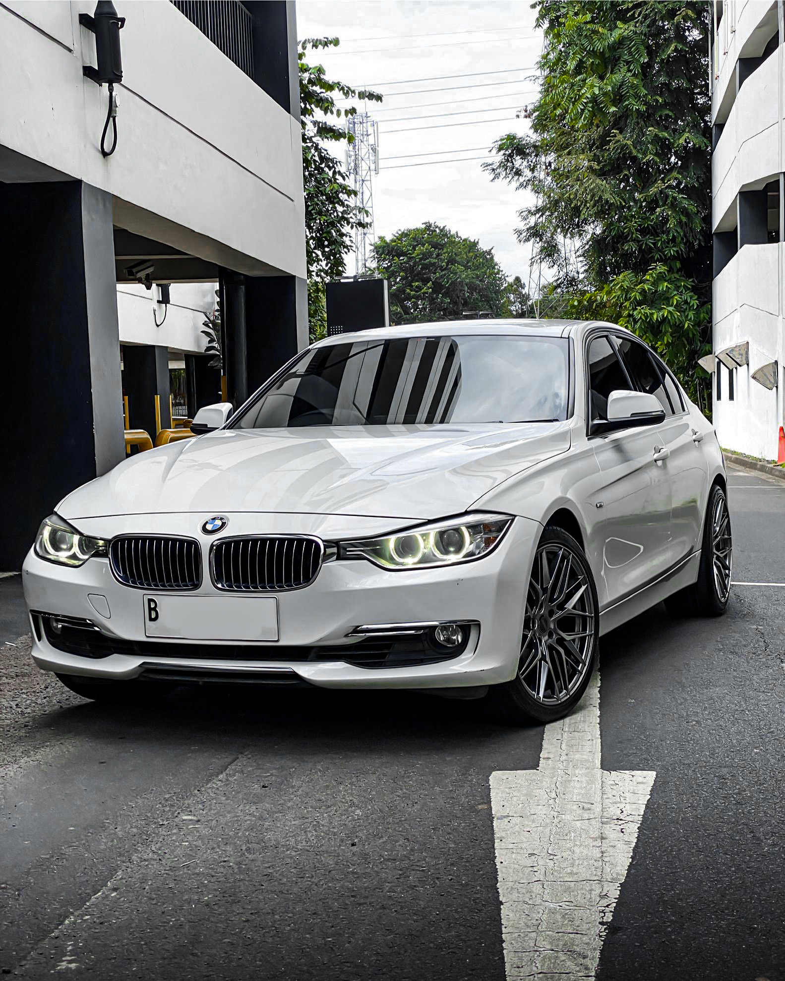 BMW 320i F30 2012