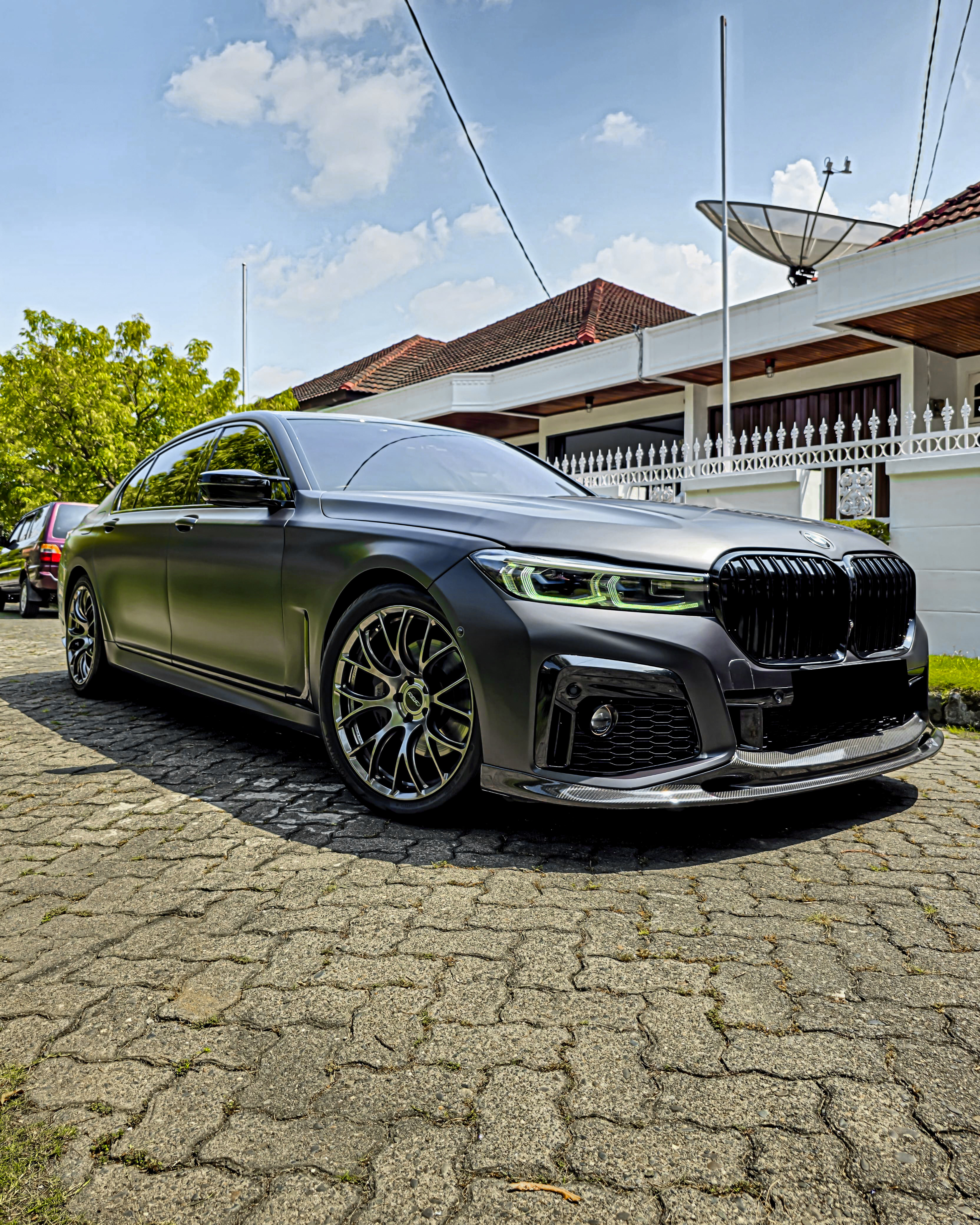 BMW 740Li Pure Excellence 2016