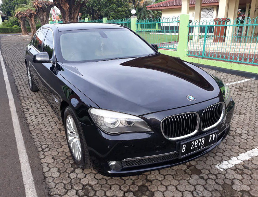 BMW 740Li A/T 2011
