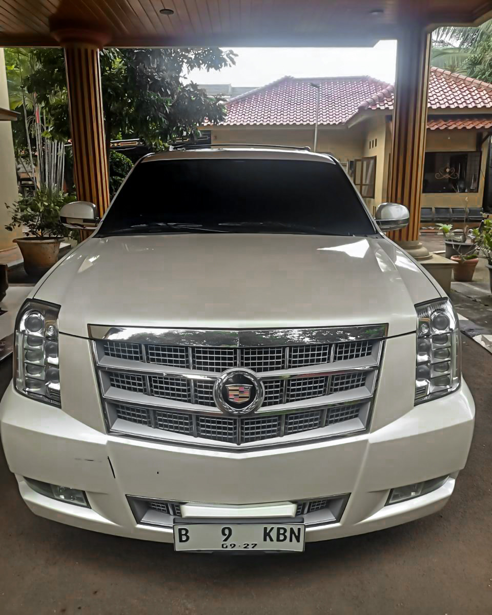 https://garasikami.com/products/collector/cadillac-escalade-6-2-platinum-2012-717