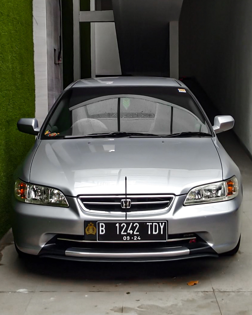 https://garasikami.com/products/collector/honda-accord-2000-550