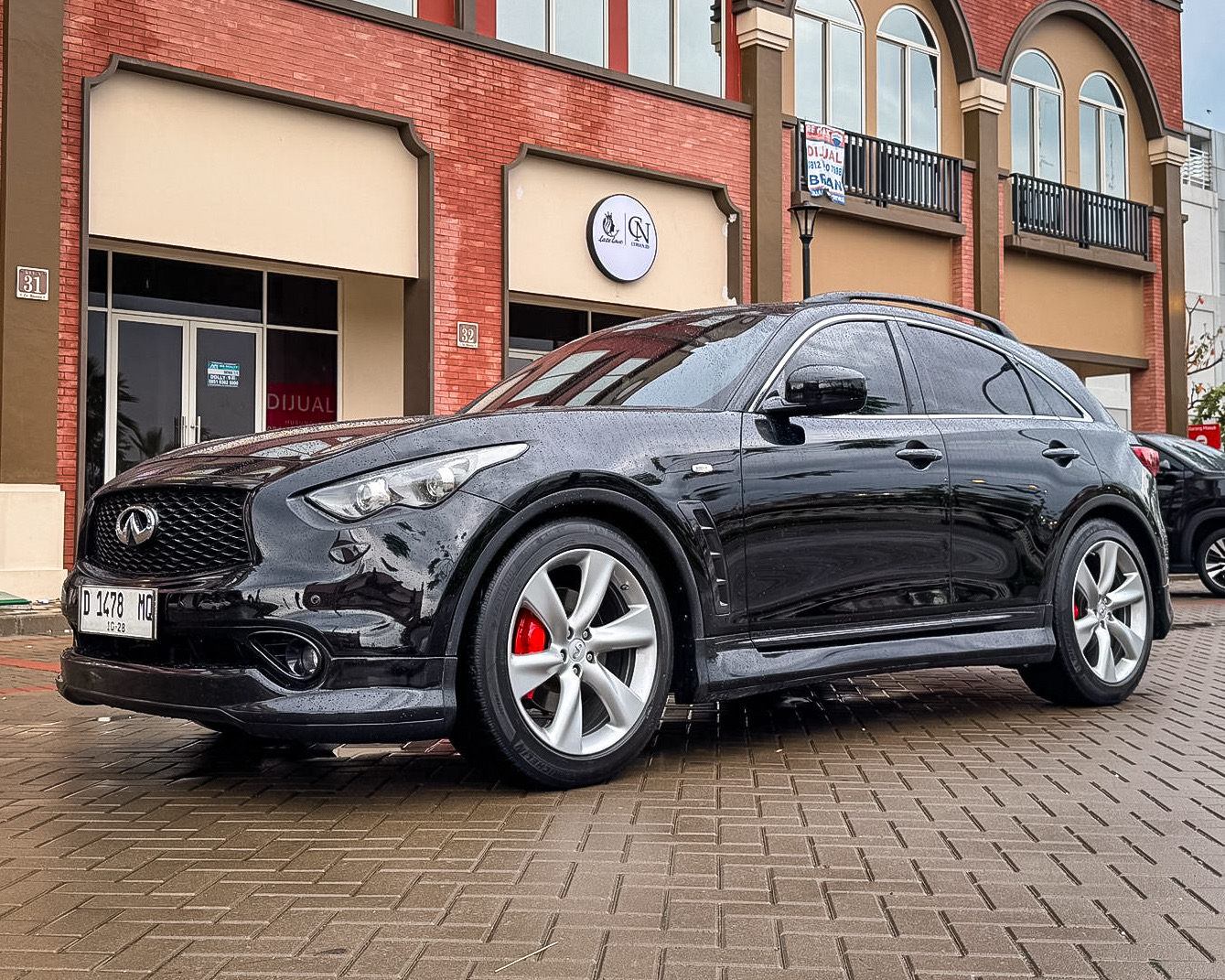 Infiniti FX37S (Full Options) AWD 2012
