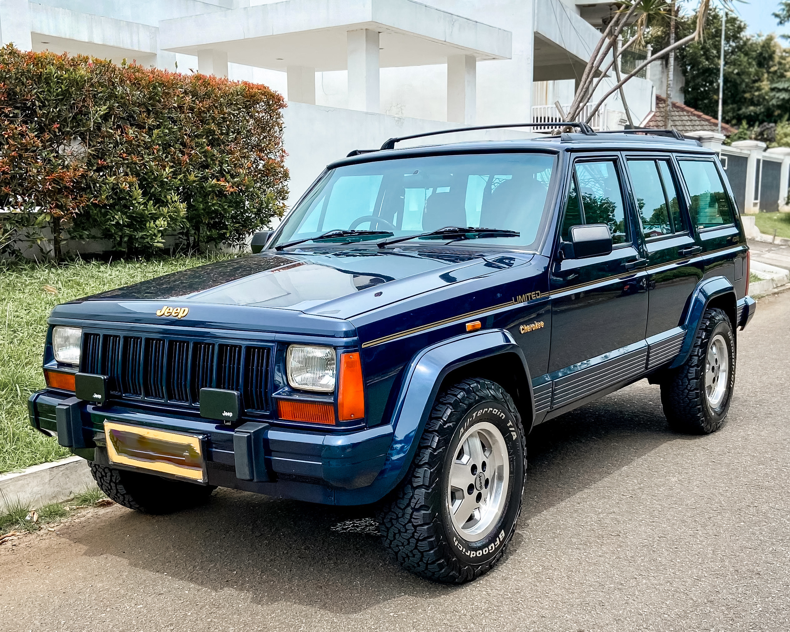 Jeep Cherokee XJ 4.0 AT Limited Country 1999