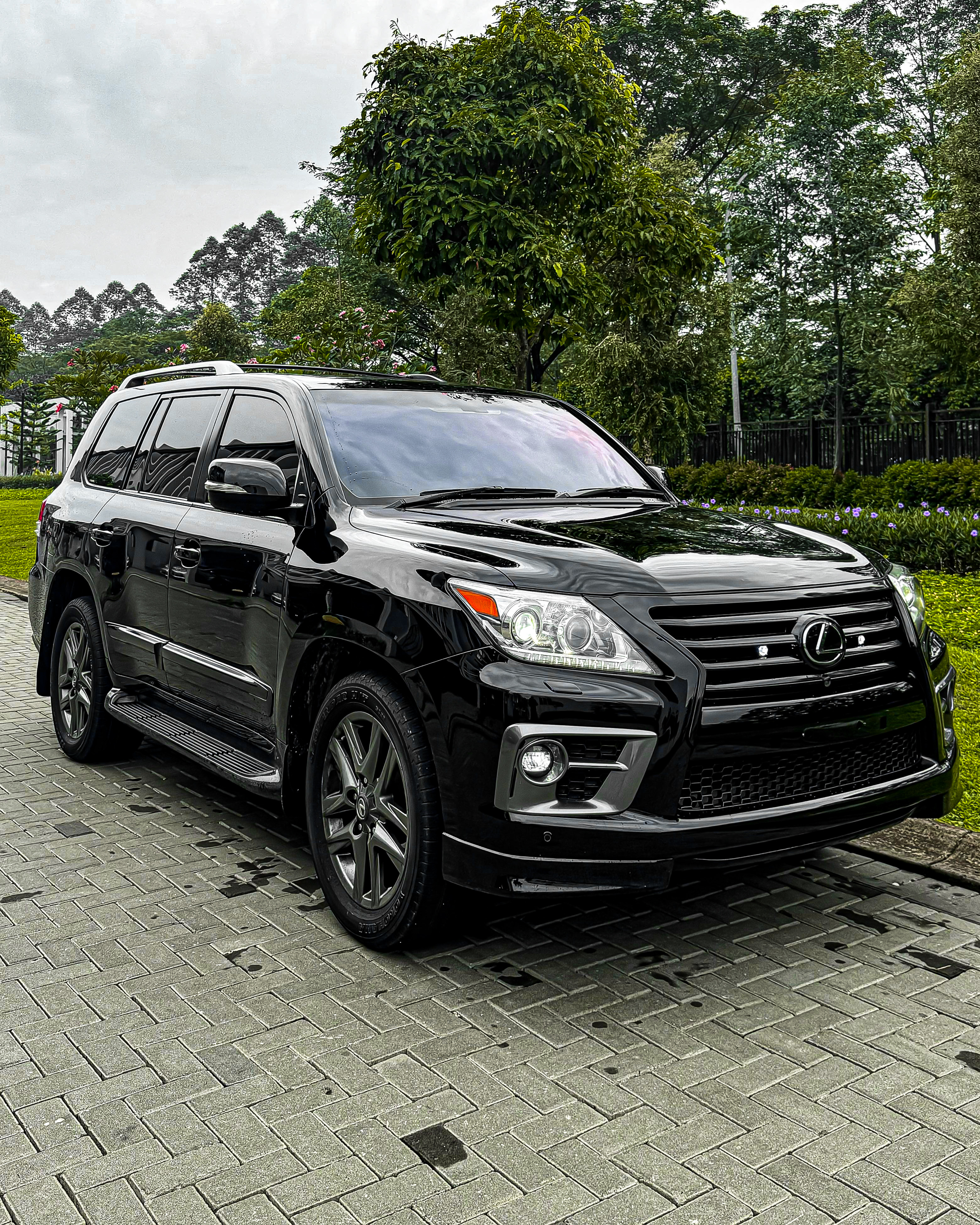 Lexus LX570 FSport V8 5.7l Full Spec 4WD 2015