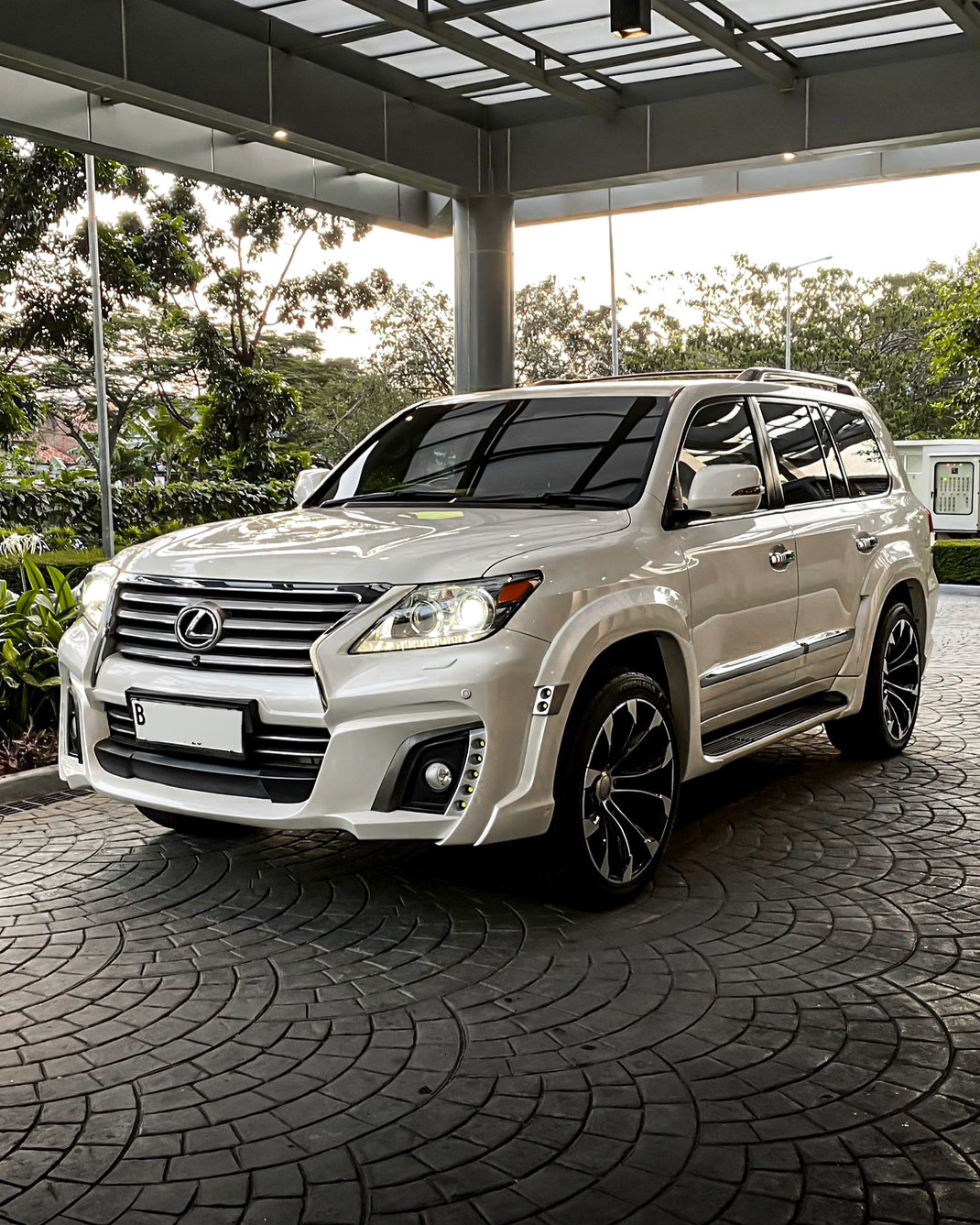 Lexus LX570 Luxury FULL MODS WALD EDITION 2013