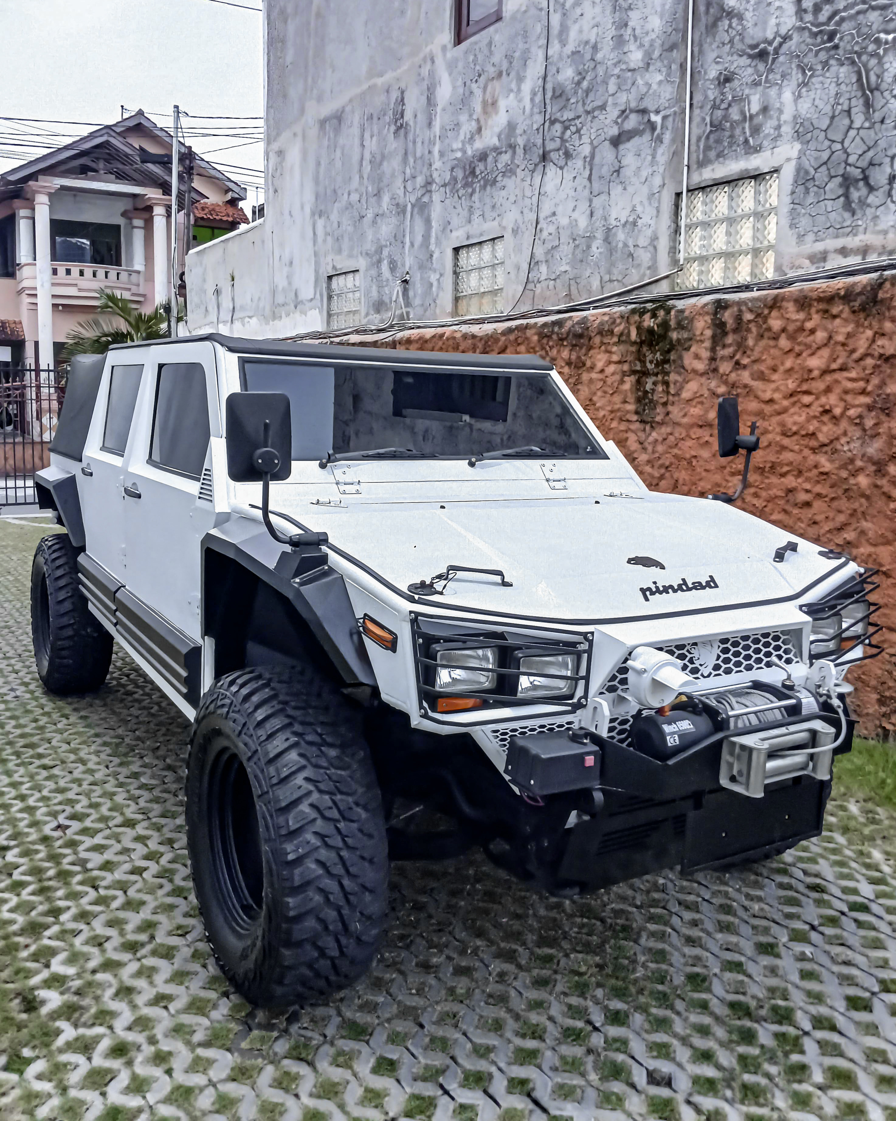 https://garasikami.com/products/collector/maung-pindad-2023-374