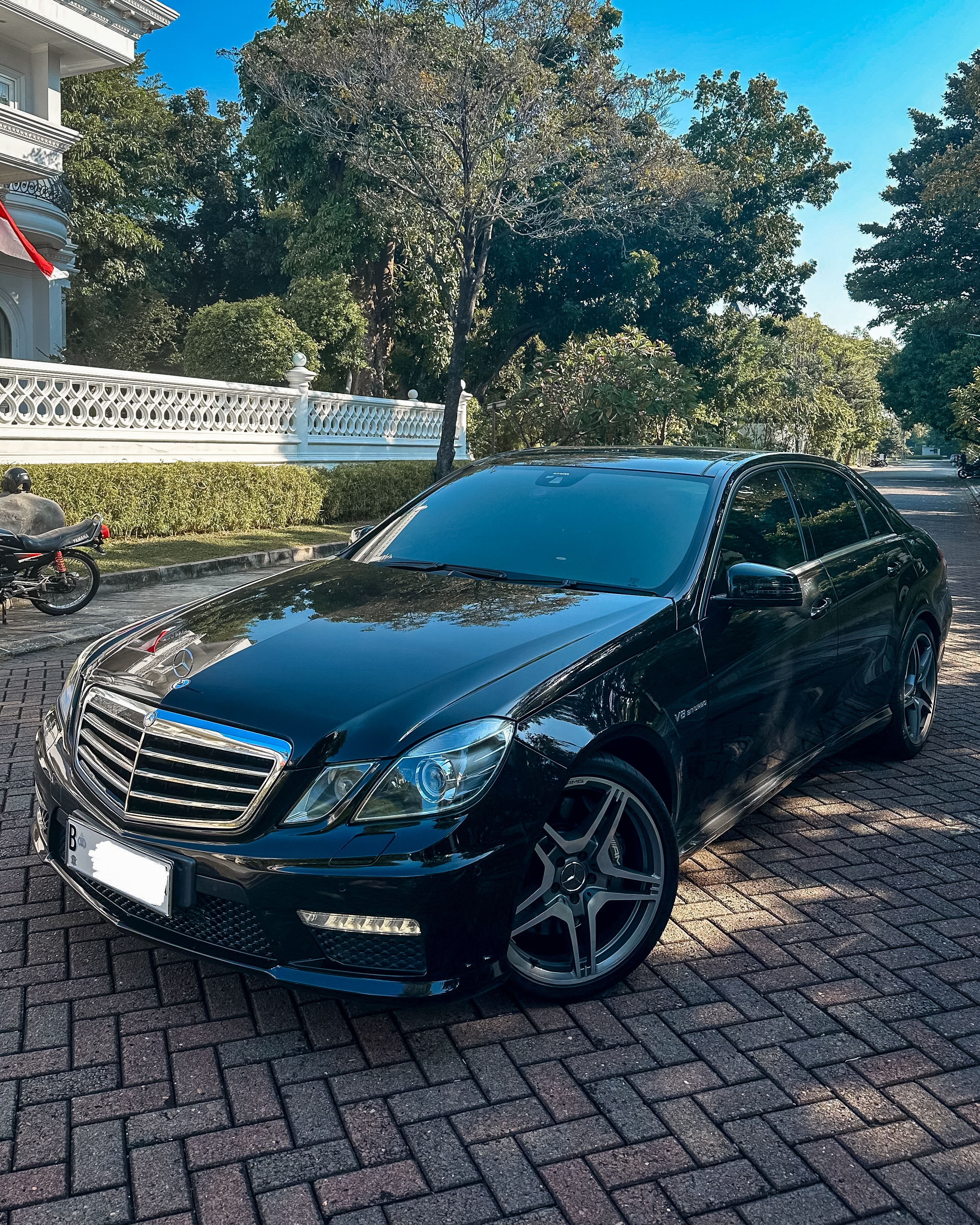 Mercedes Benz E63 AMG 5.5 V8 Biturbo 2012
