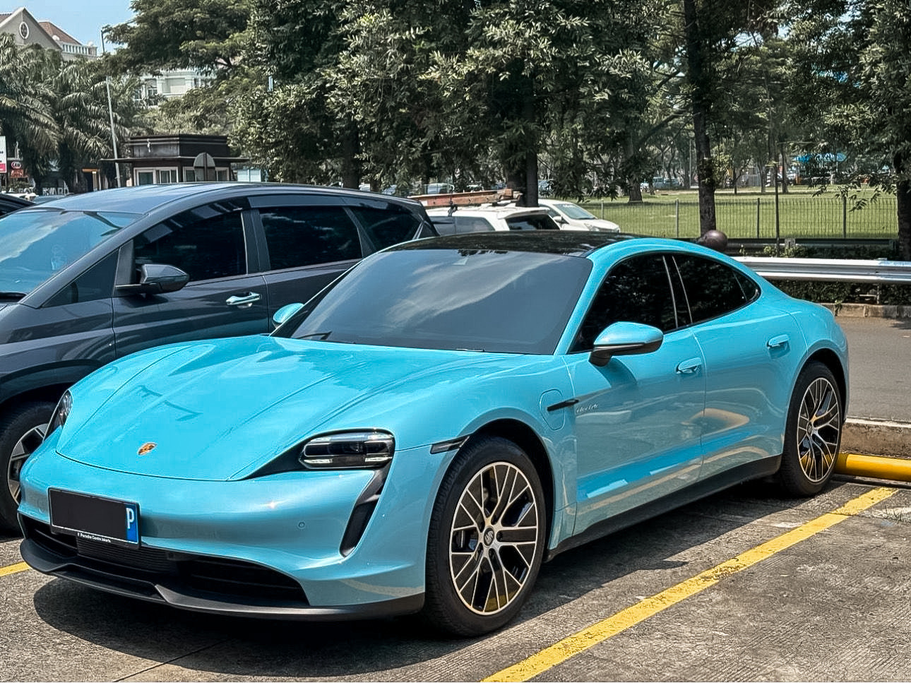 Porsche Taycan Electric 2023