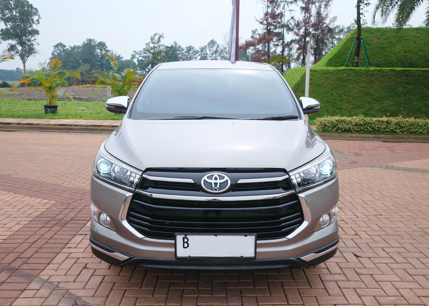Toyota Innova Venturer 2.0 Bensin 2018