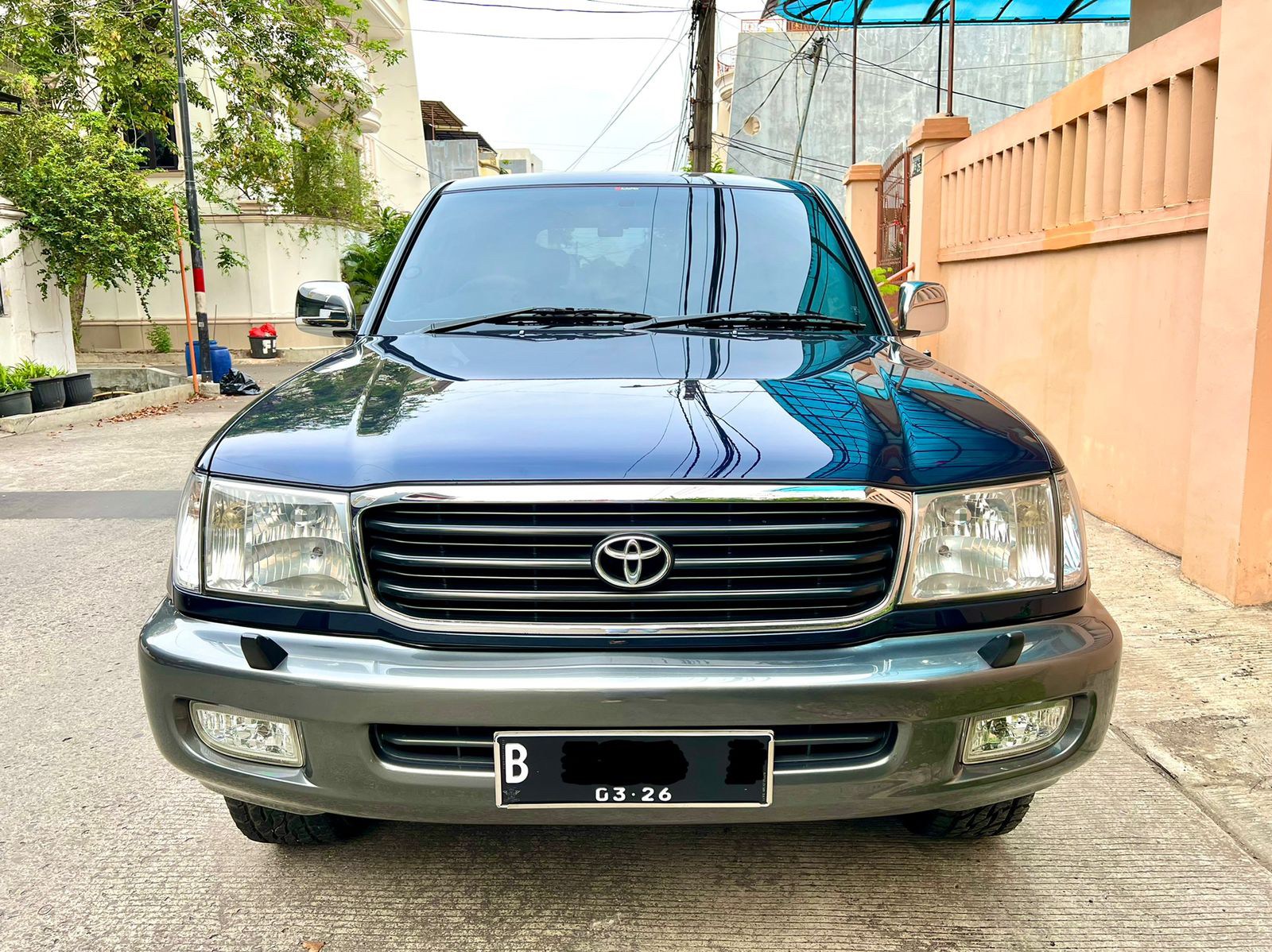 Toyota Land Cruiser VX100 2001