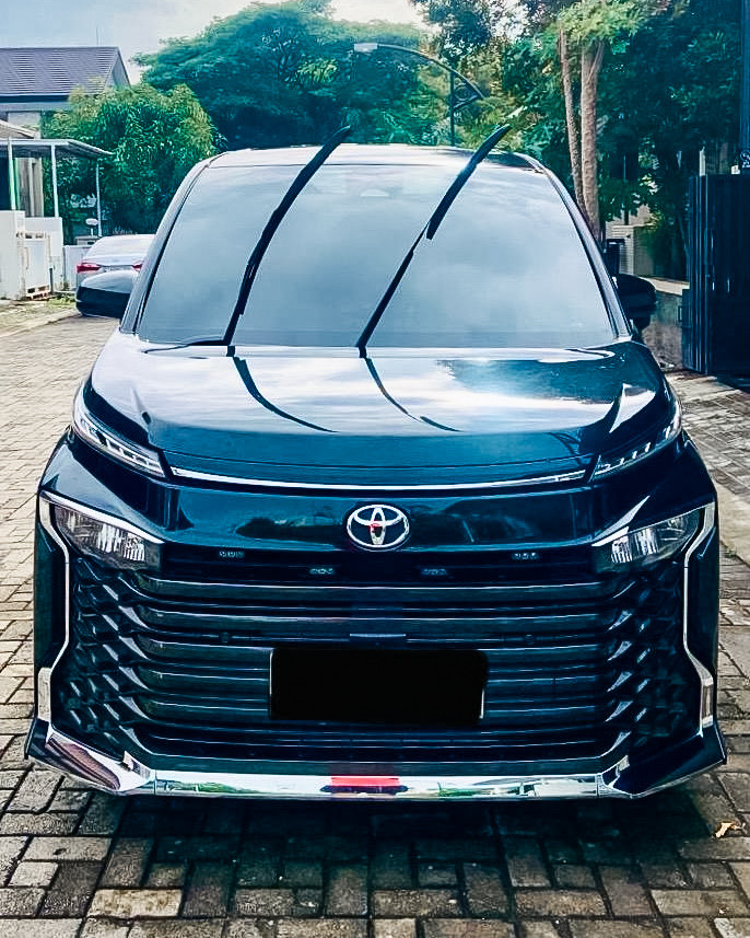 Toyota Voxy CBU Japan 2022