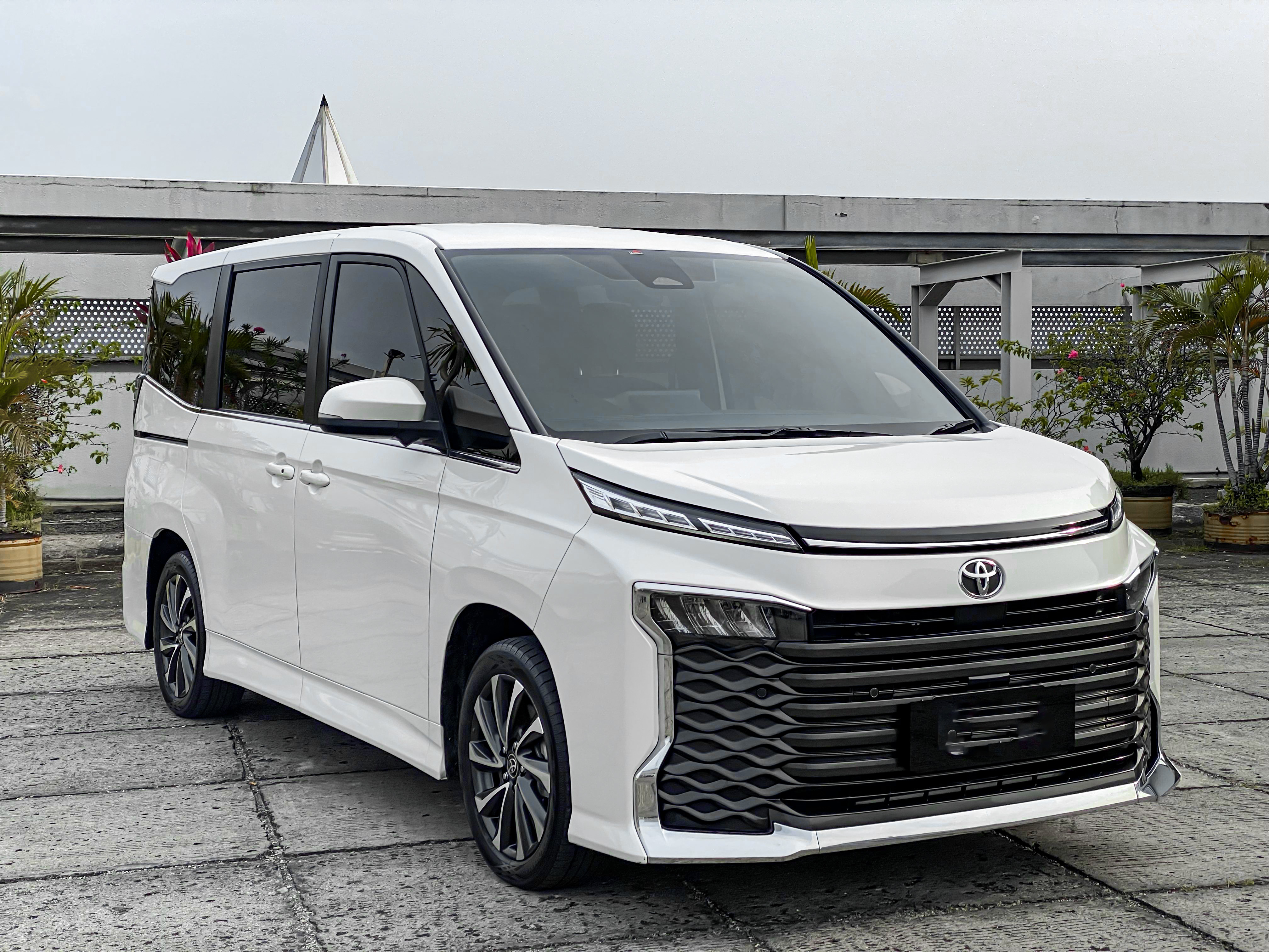 Toyota Voxy TSS 2022