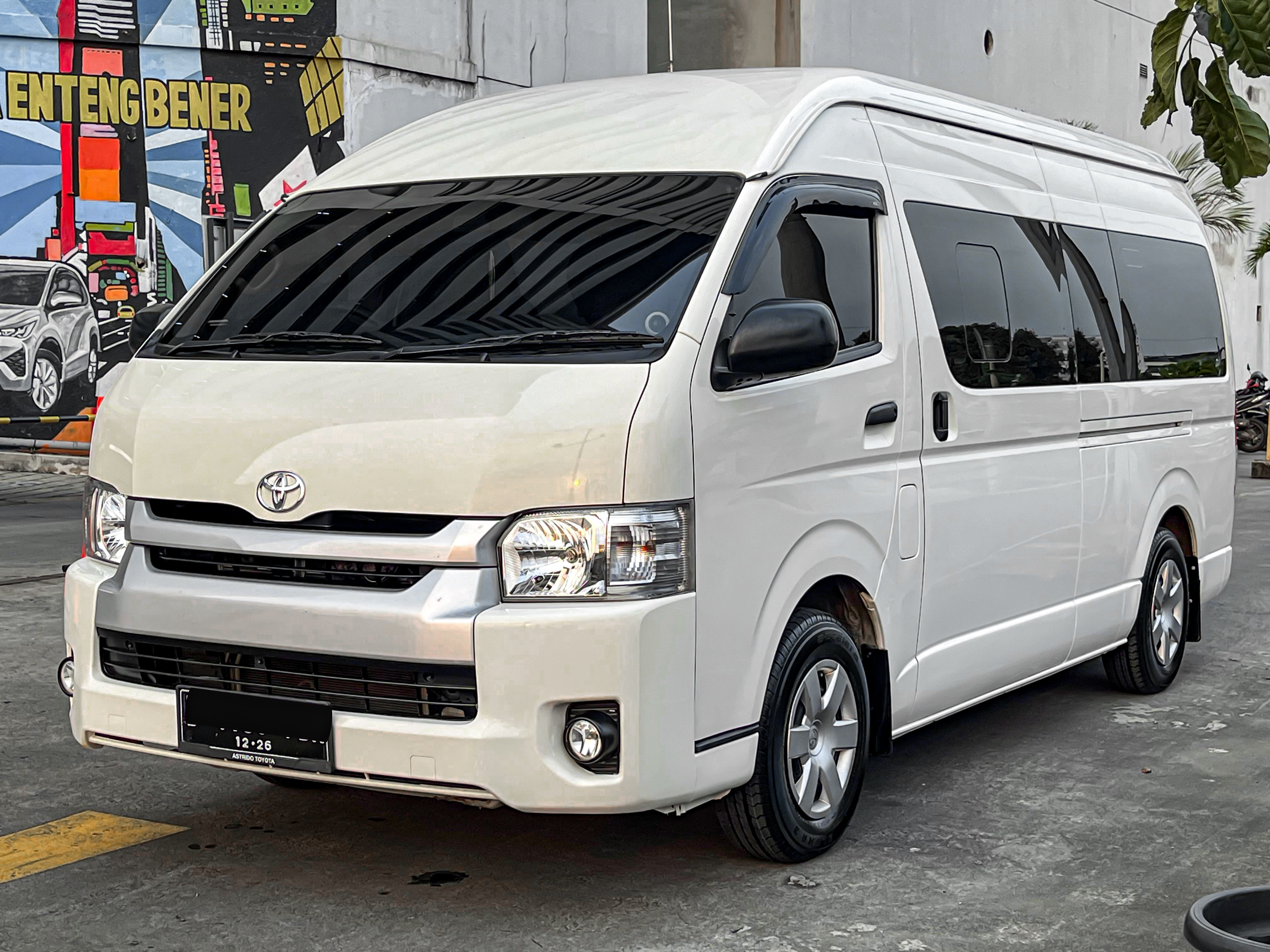Toyota Hiace Commuter 2021