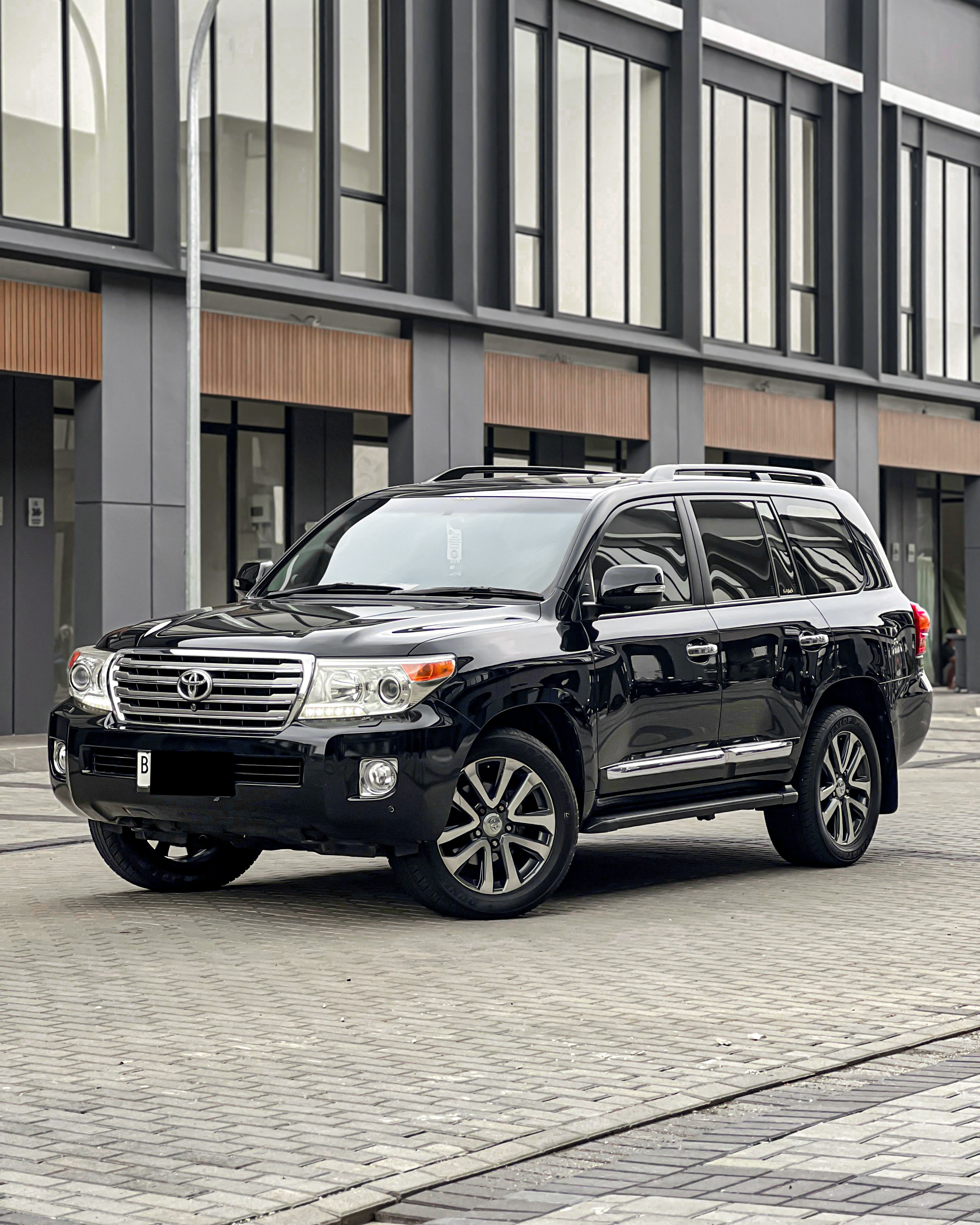 Toyota Land Cruiser VX200 Atpm V8 Full Spek 2012