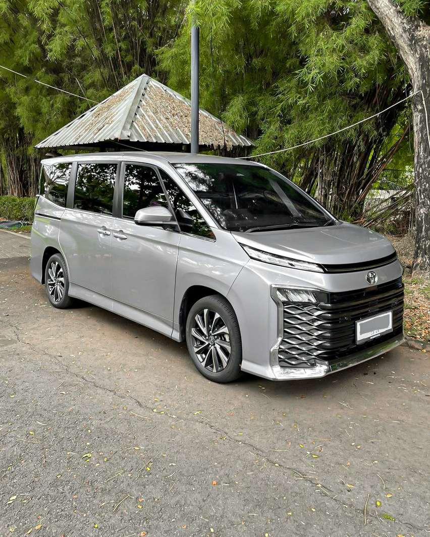 Toyota Voxy 2.0 2023