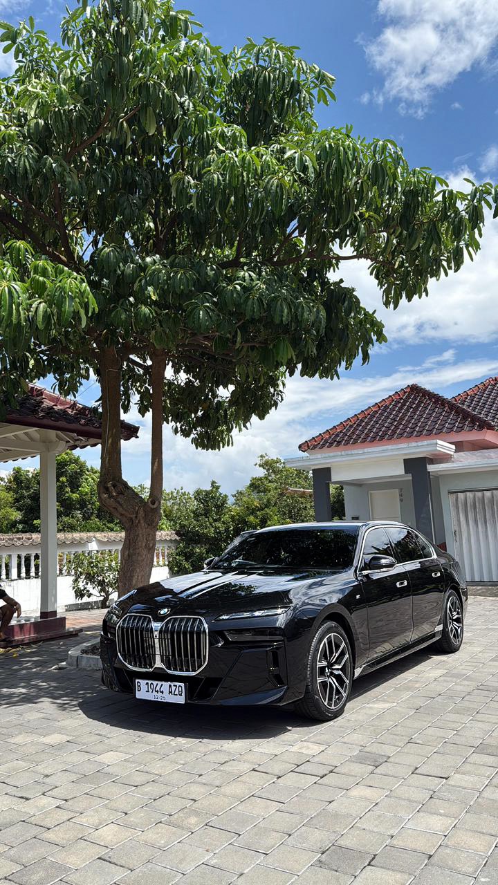 BMW 735i 2024