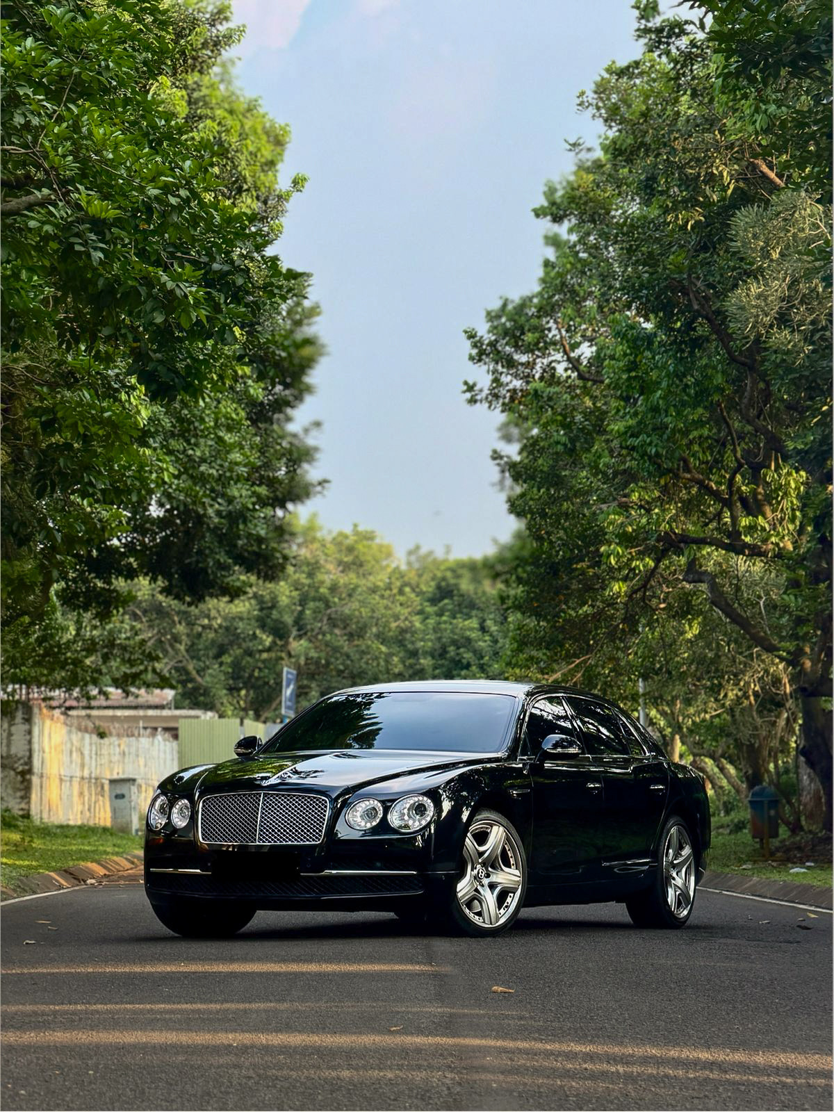 Bentley Continental Flying Spur 4 Doors 6.0L W12 Engine Facelift Model (New Improvement) 2014