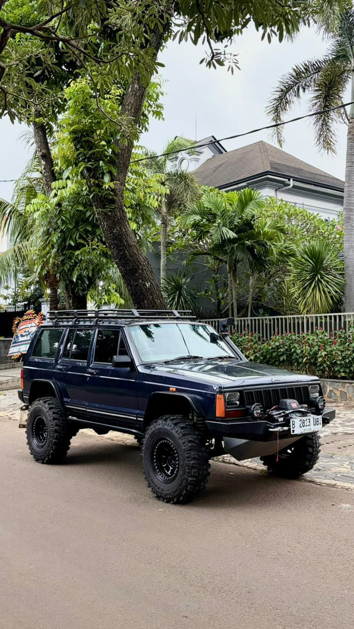 Jeep Cherokee XJ Limited MT 1996