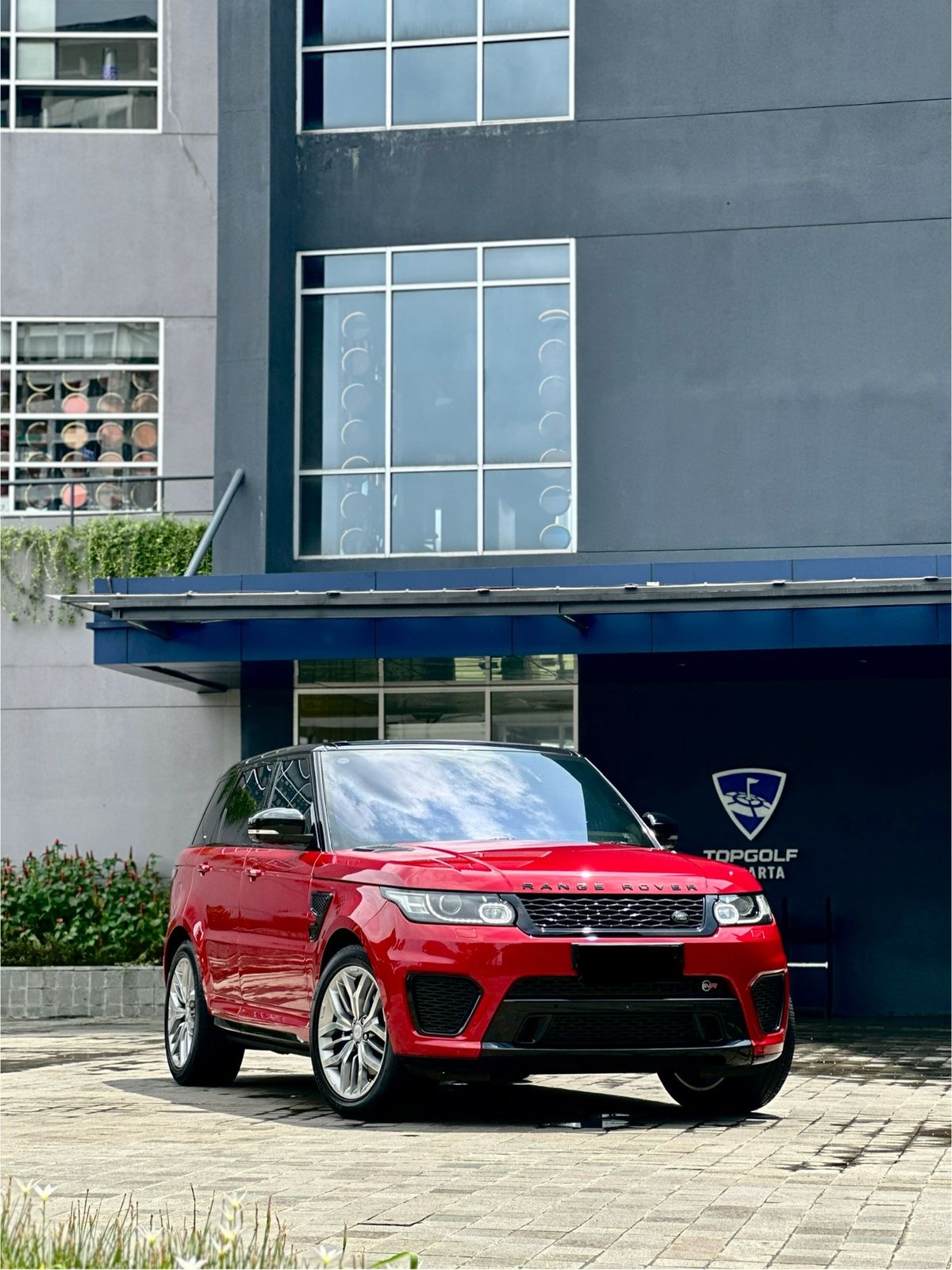 Range Rover Sport 5.0 V8 Supercharged SVR EDITION (HIGHEST TRIM)