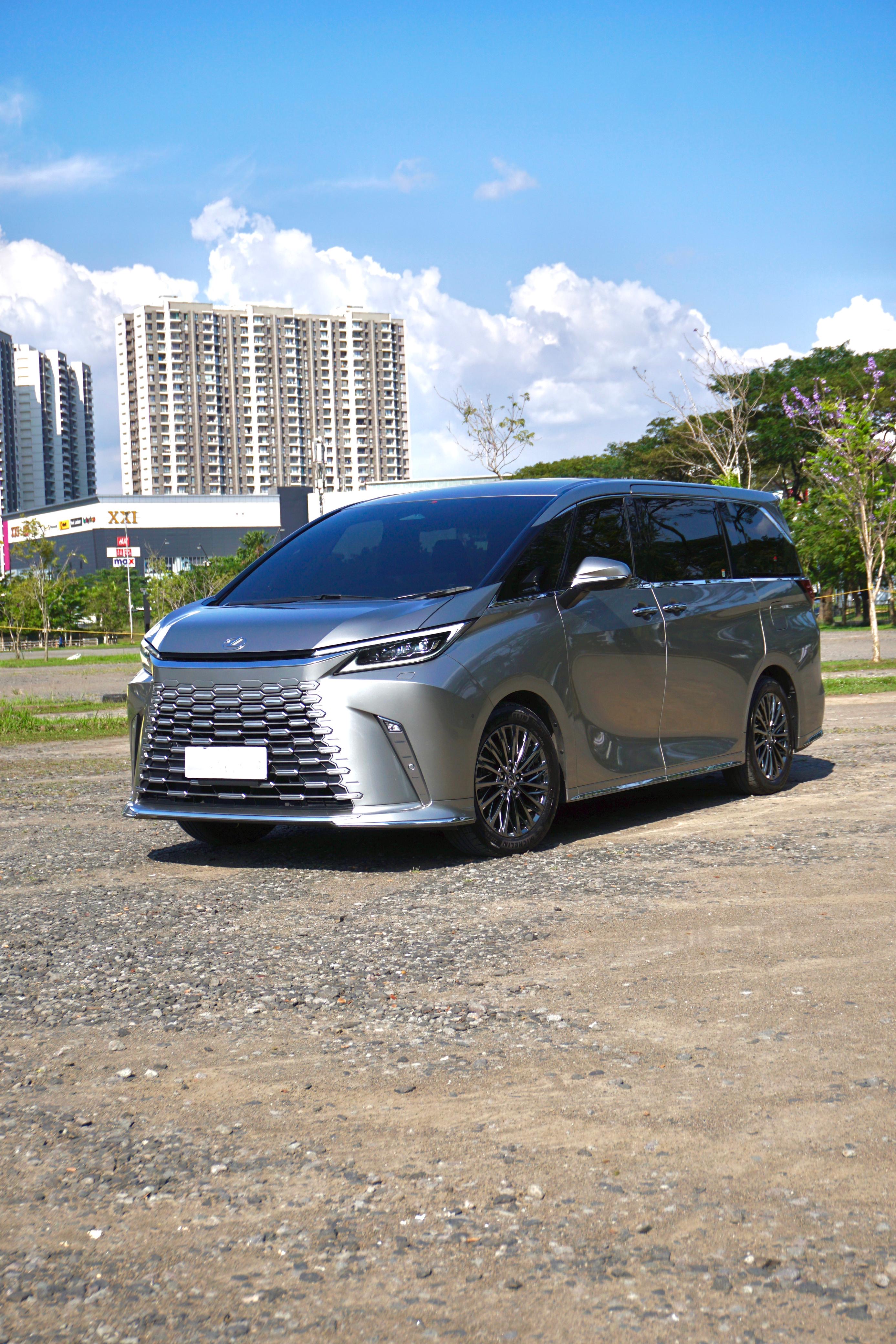 Lexus LM350h Hybrid Luxury A25A-FXS 2024