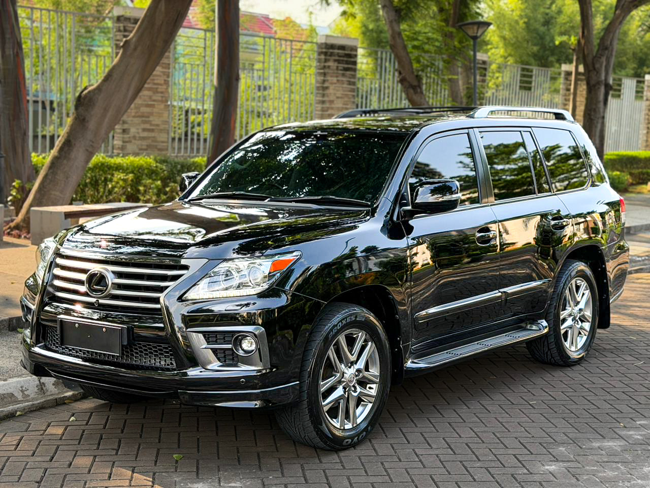 Lexus LX570 Facelift F Sport 2023