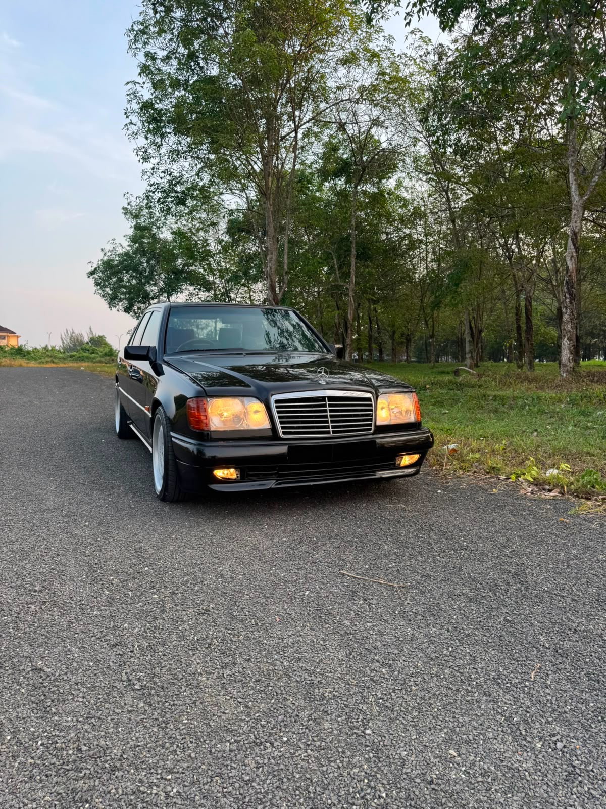 Mercedes Benz 300E MT 1987 