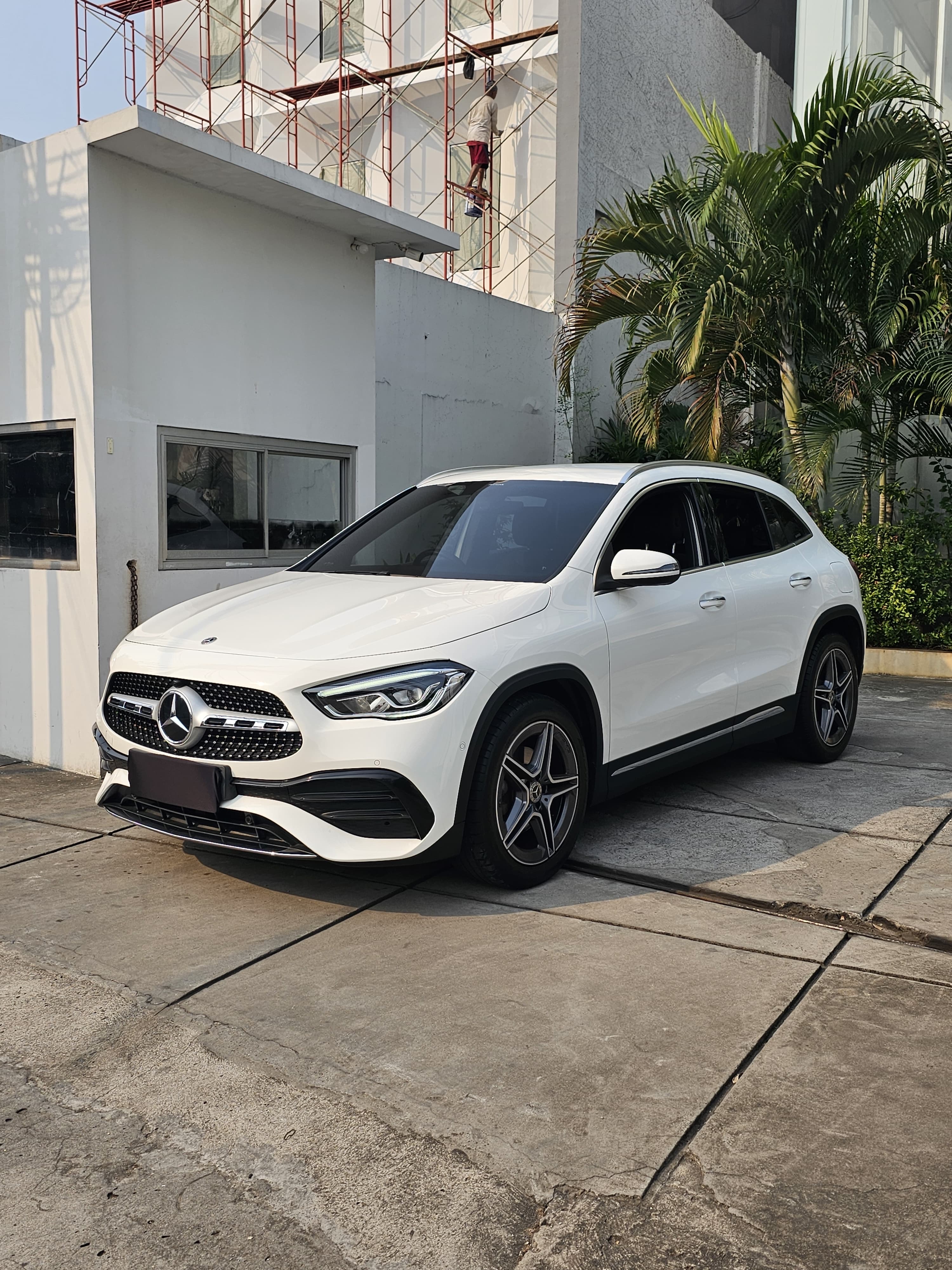 Mercedes Benz GLA200 AMG 2021 White on Black