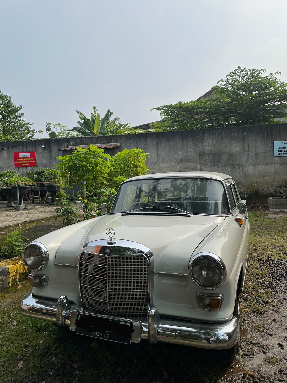 Mercedes Benz W110 Fintail 190 1963