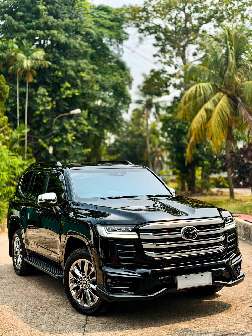 Toyota Land Cruiser VXR300 2023