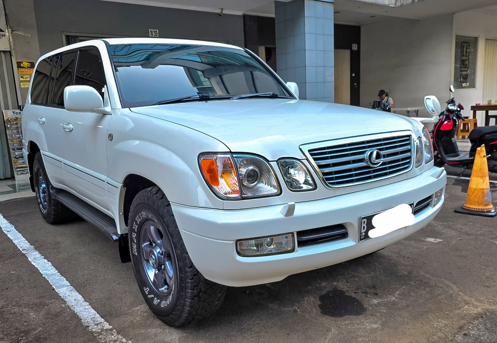 Toyota Land Cruiser Cygnus 2000