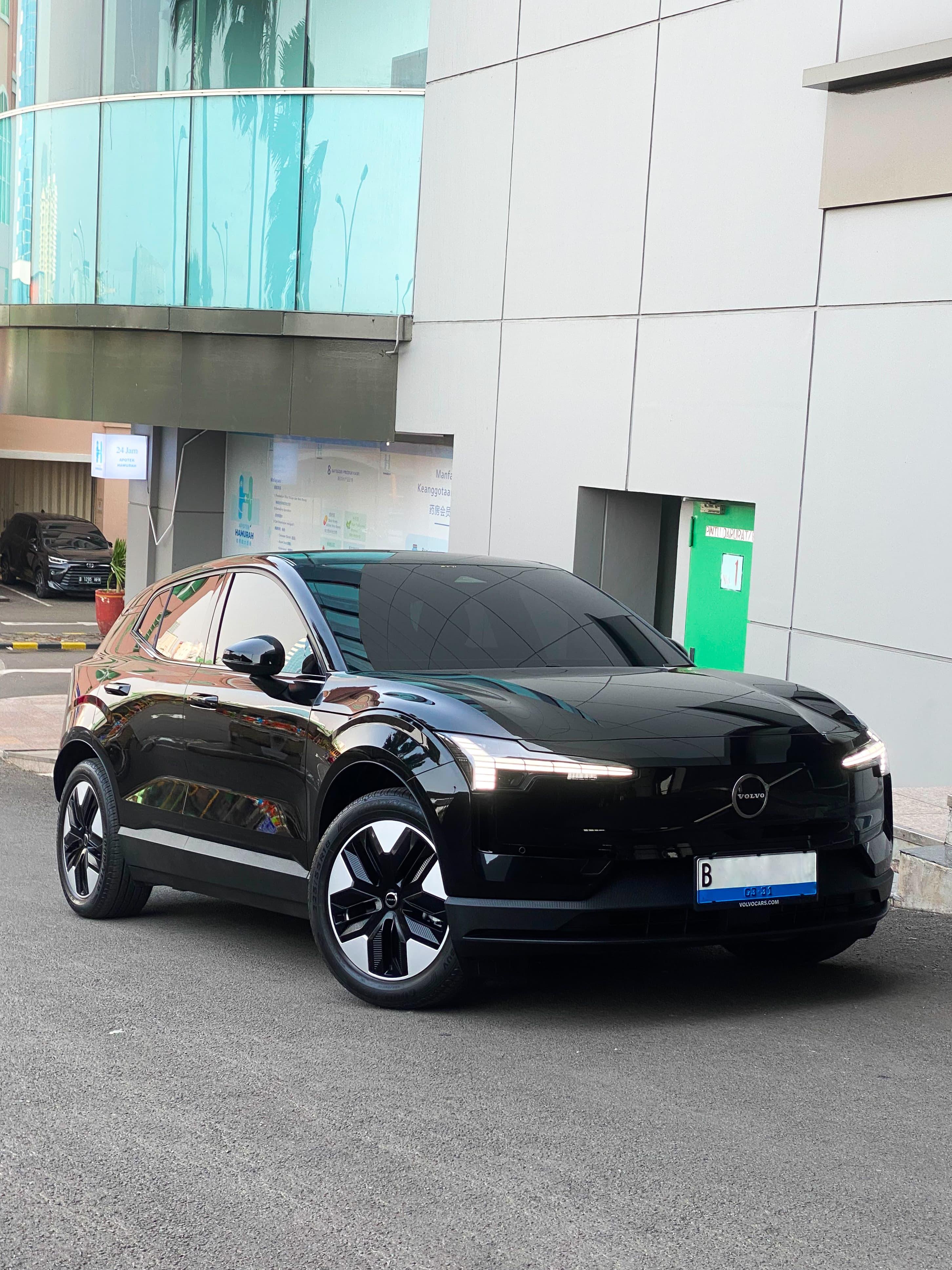 Volvo X30 Elegin Plus EV 2025